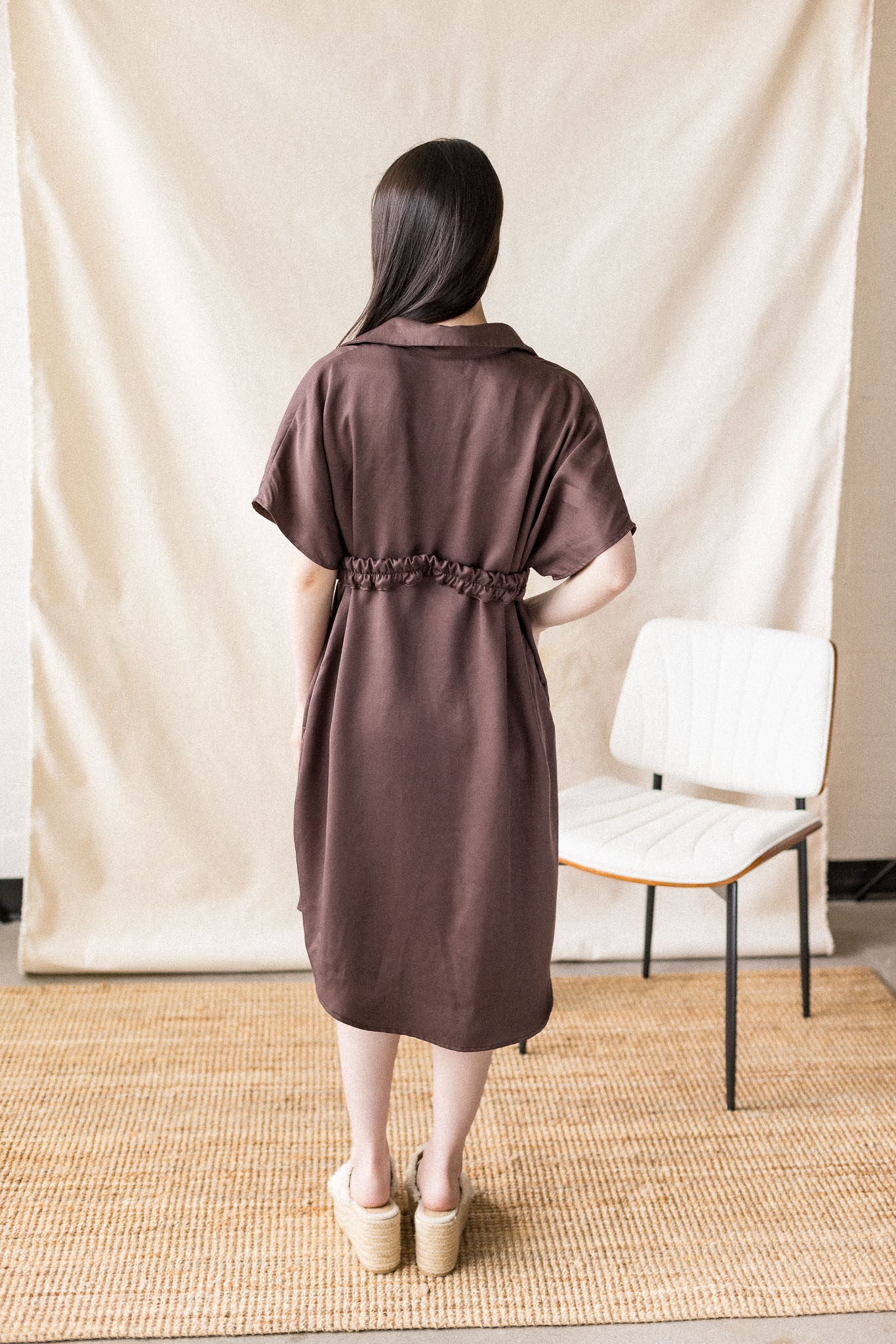 Brown Lyocell shirt-dress with collared drop-shoulder silhouette – MAS Montréal, SS27