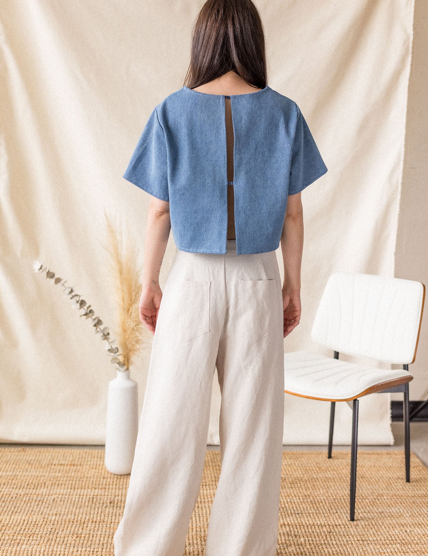 Blue denim top with back binding detail – MAS Montréal, SS27