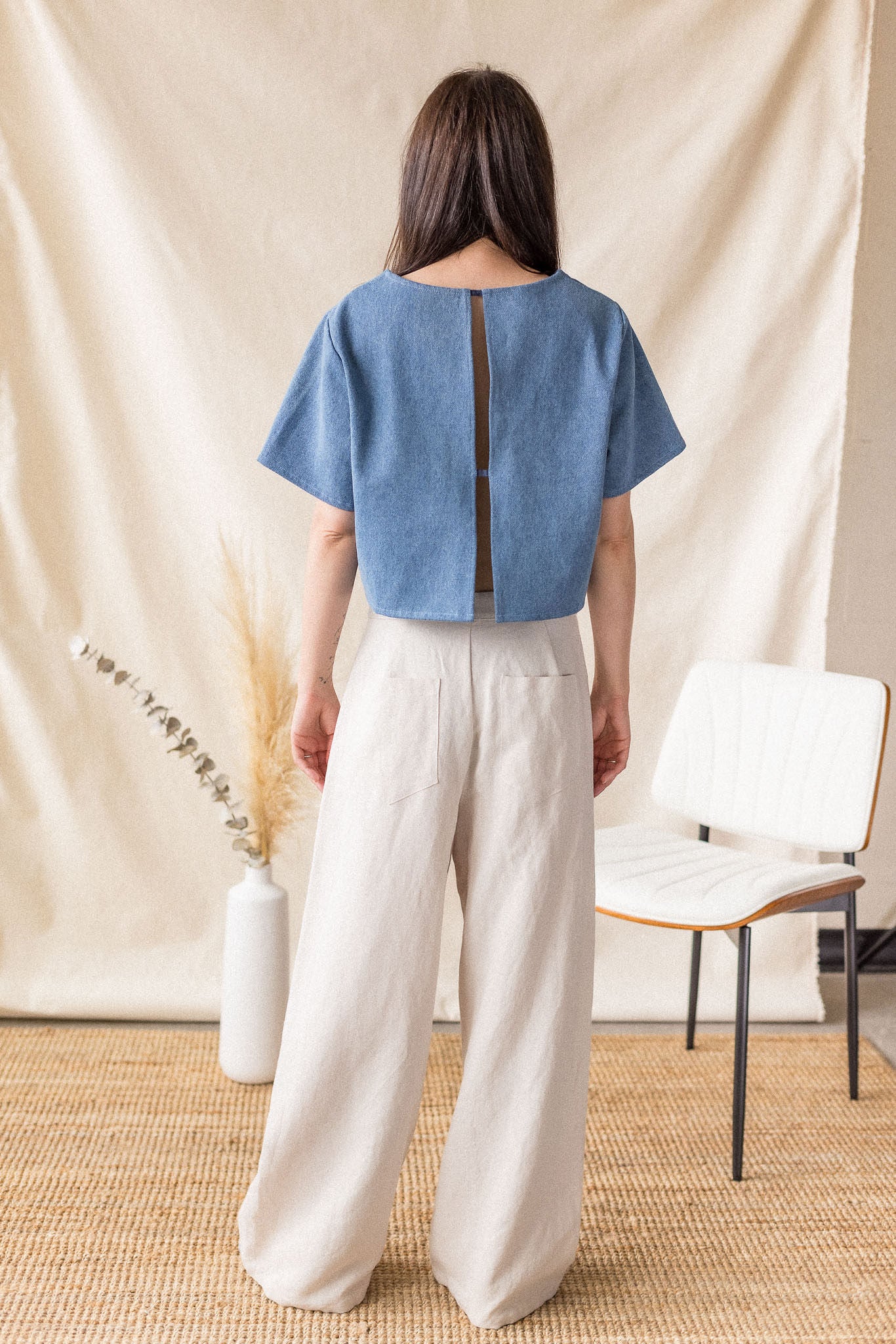 Blue denim top with back binding detail – MAS Montréal, SS27