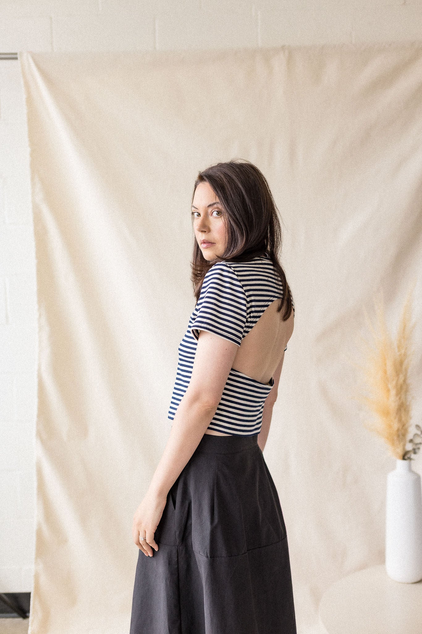 Black rib knit top with open back – MAS Montréal, SS27