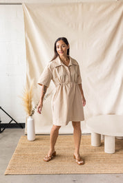 Beige poplin dress with adjustable cord ties – MAS Montréal, SS27
