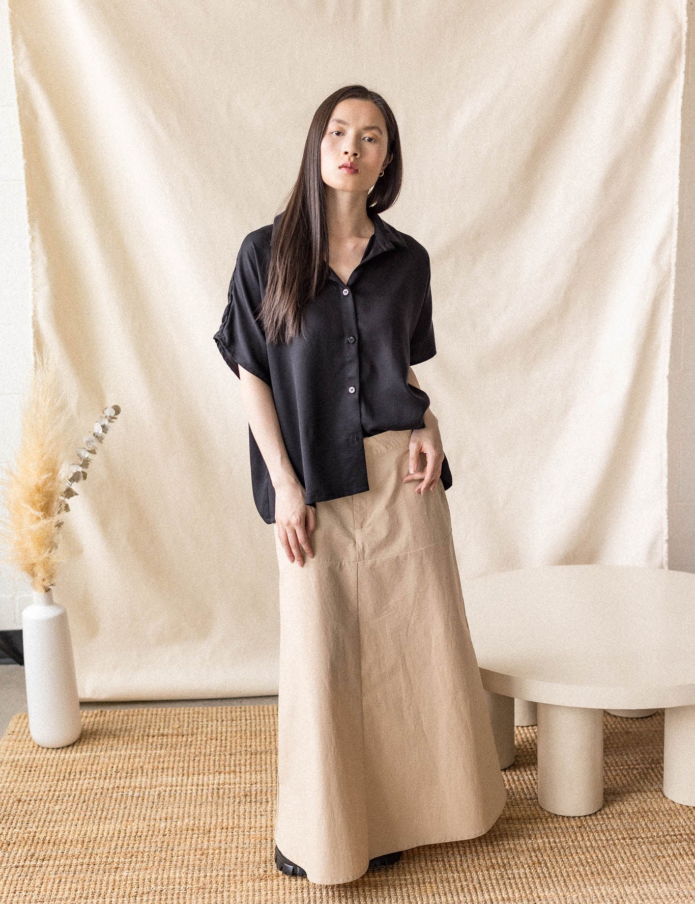Beige floor-length poplin skirt with pockets and zipper closure – MAS Montréal, SS27