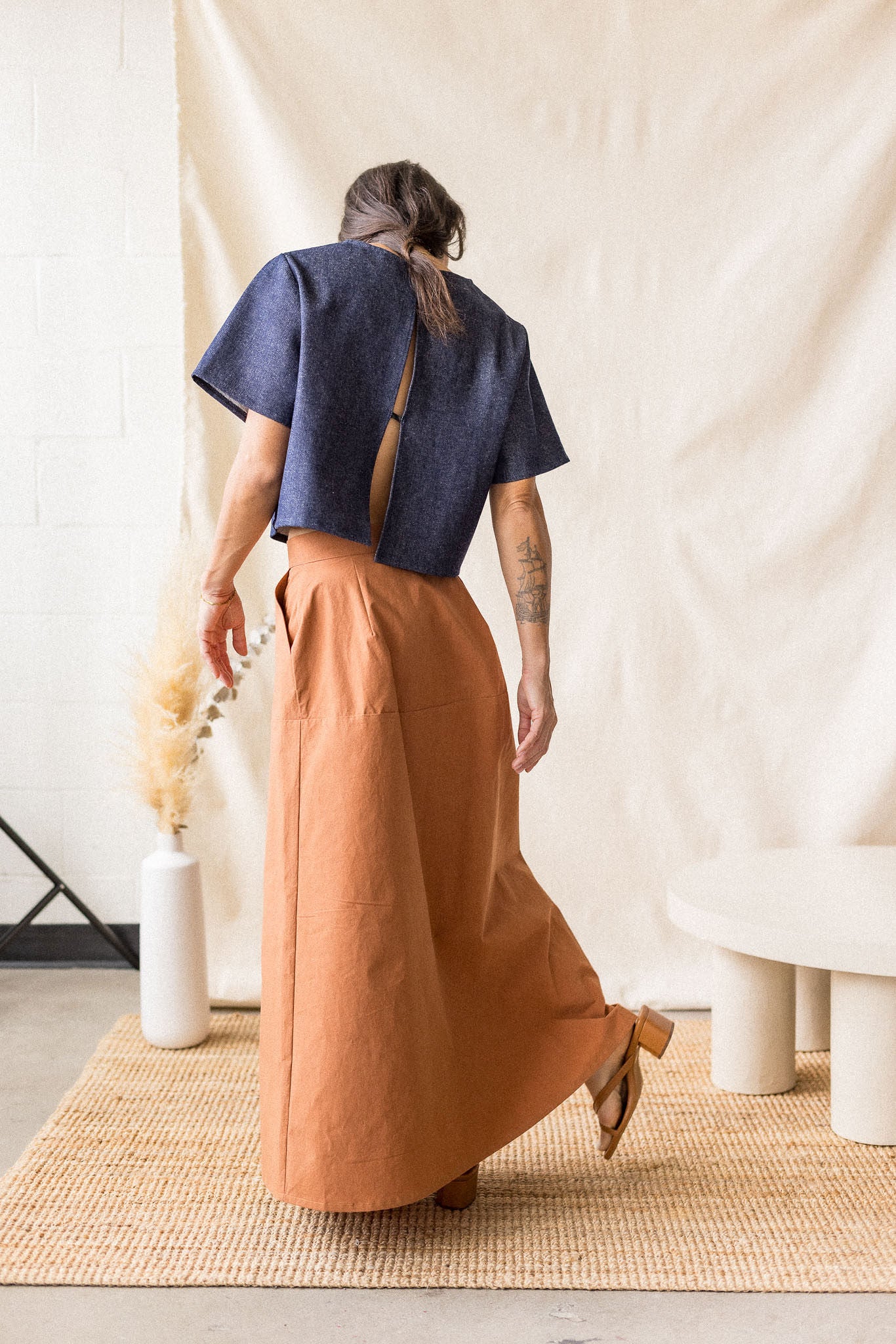 Copper floor-length poplin skirt with pockets and zipper closure – MAS Montréal, SS27
