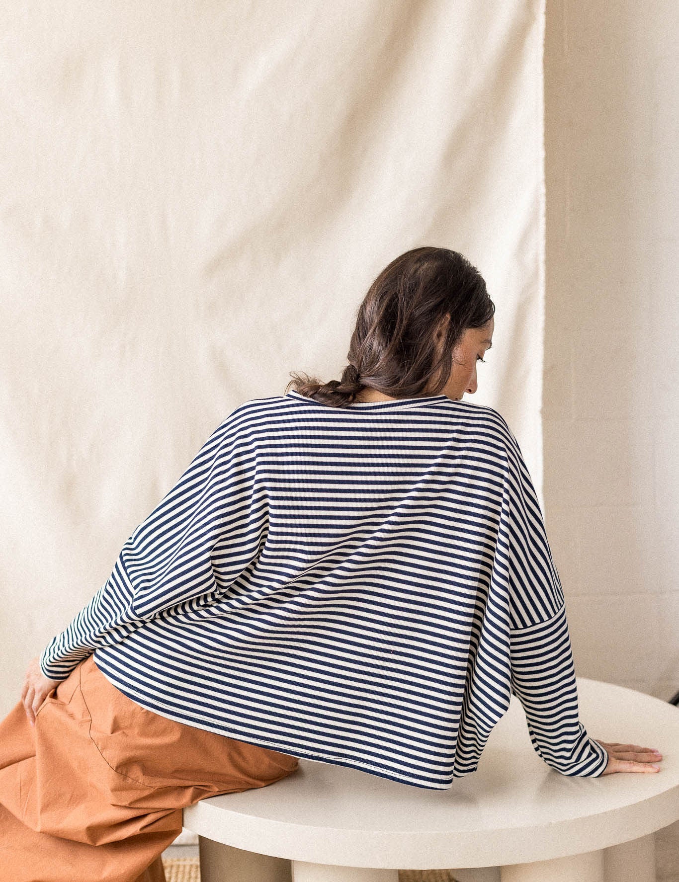 Blue oversized rib knit sweater with V-neck – MAS Montréal, SS27