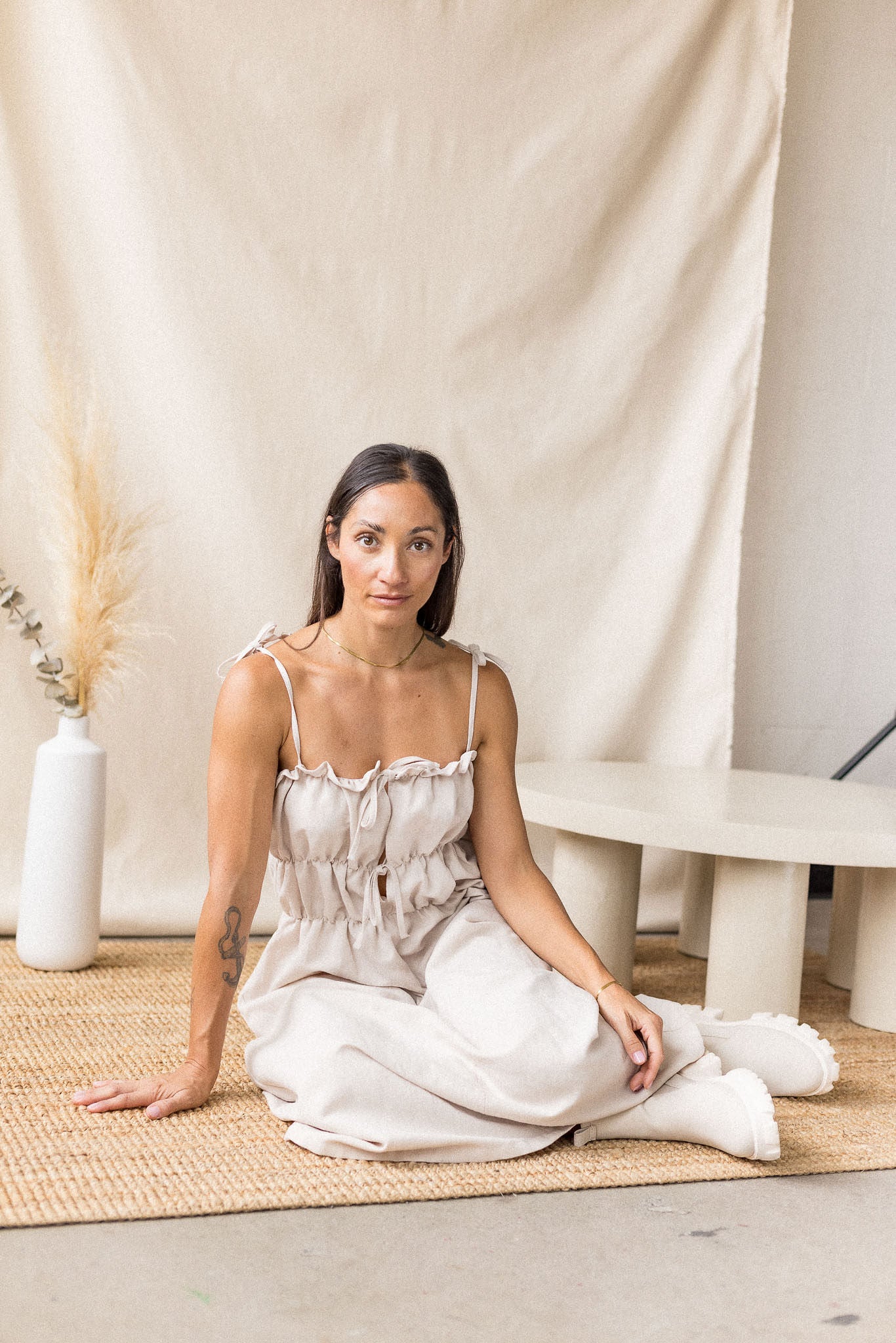 Beige linen-cotton dress with tiered gathering and front ties – MAS Montréal, SS27