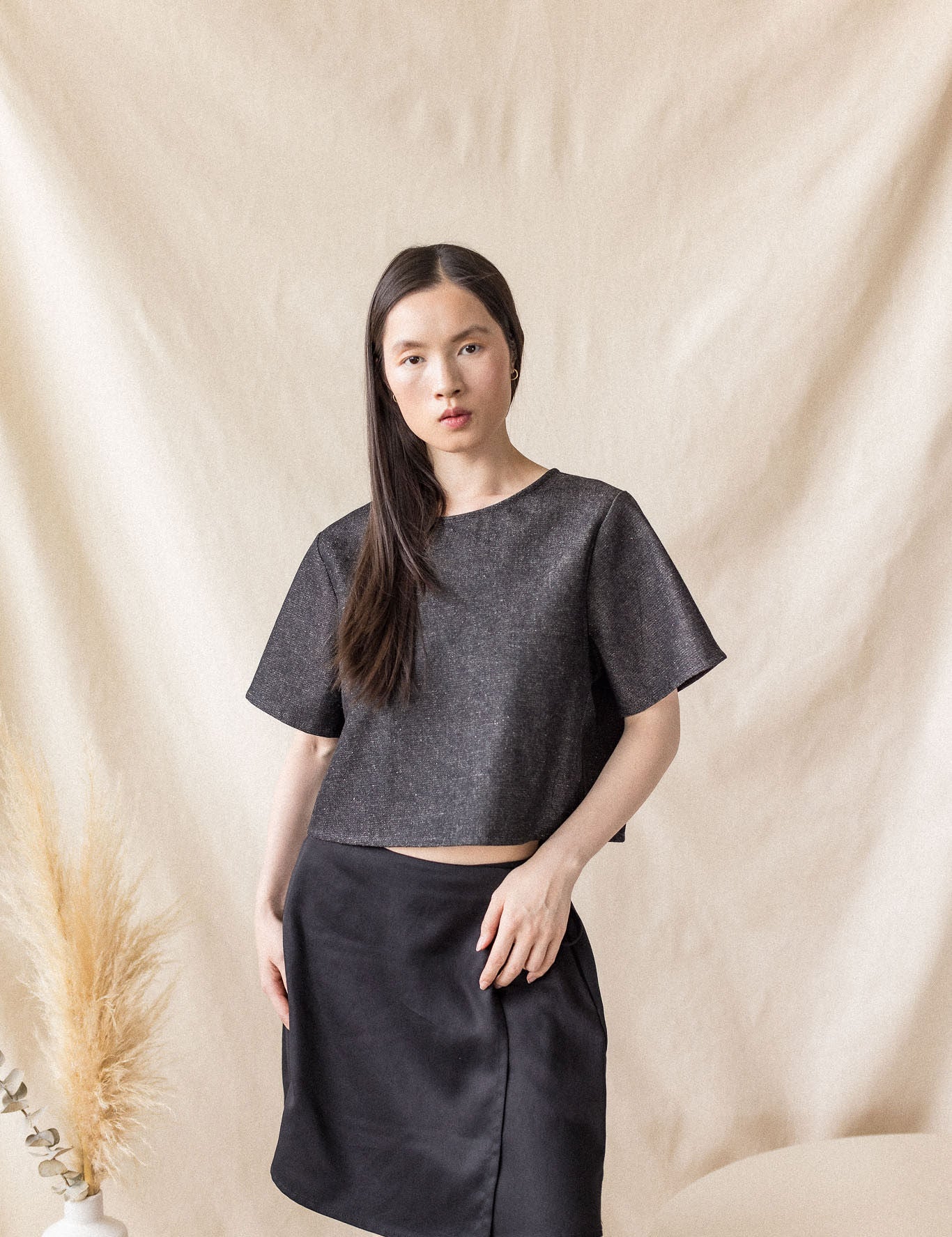 Black denim top with back binding detail – MAS Montréal, SS27