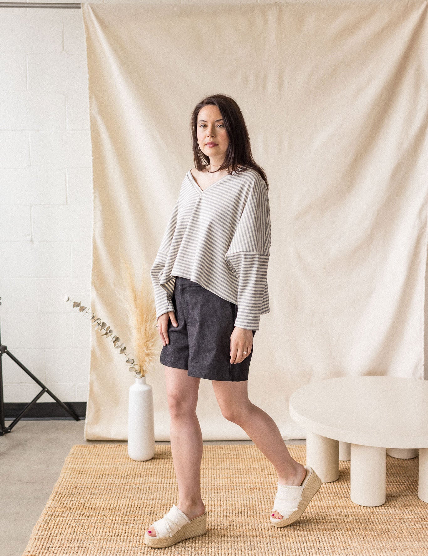 Gray oversized rib knit sweater with V-neck – MAS Montréal, SS27