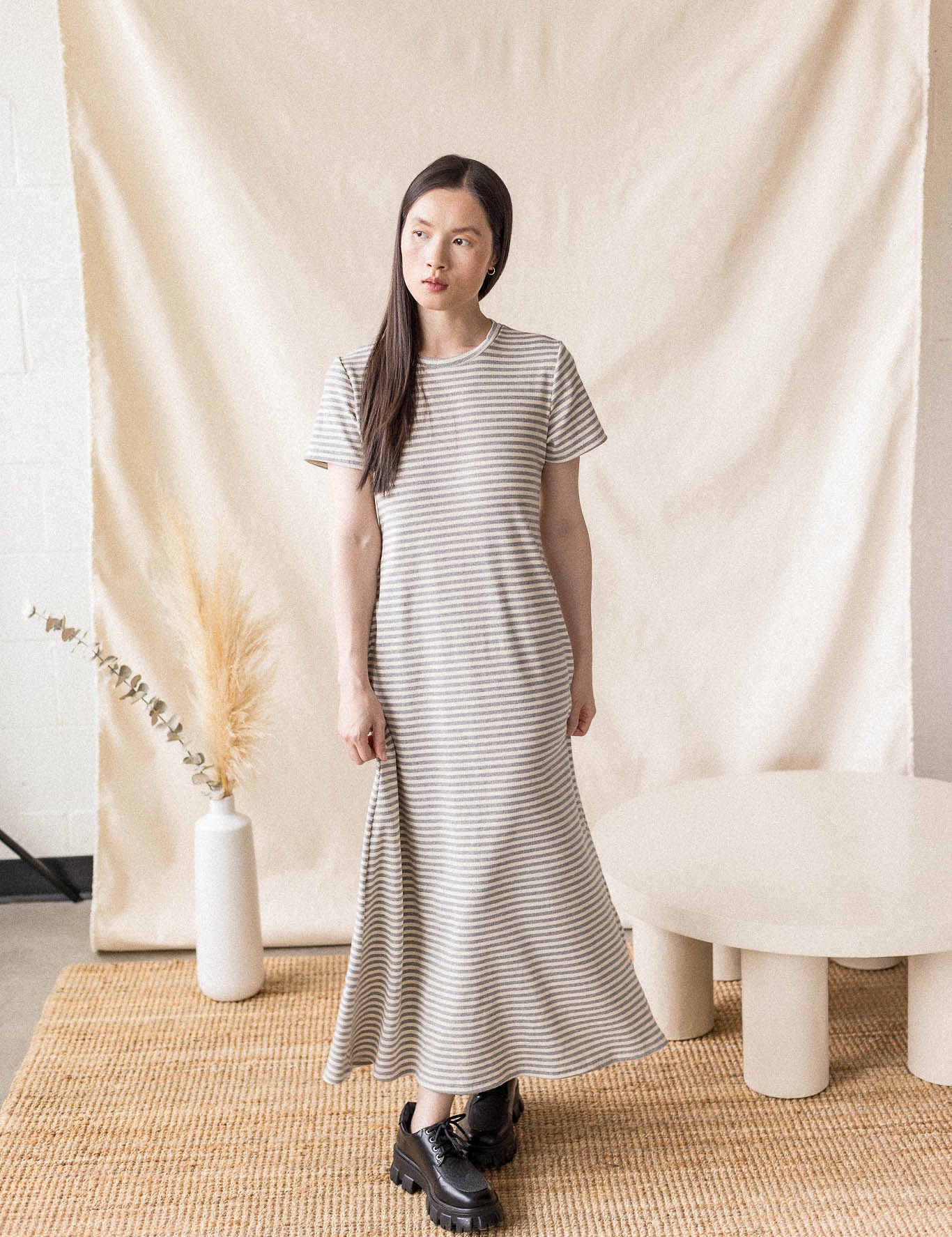 Gray open-back rib knit dress – MAS Montréal, SS27