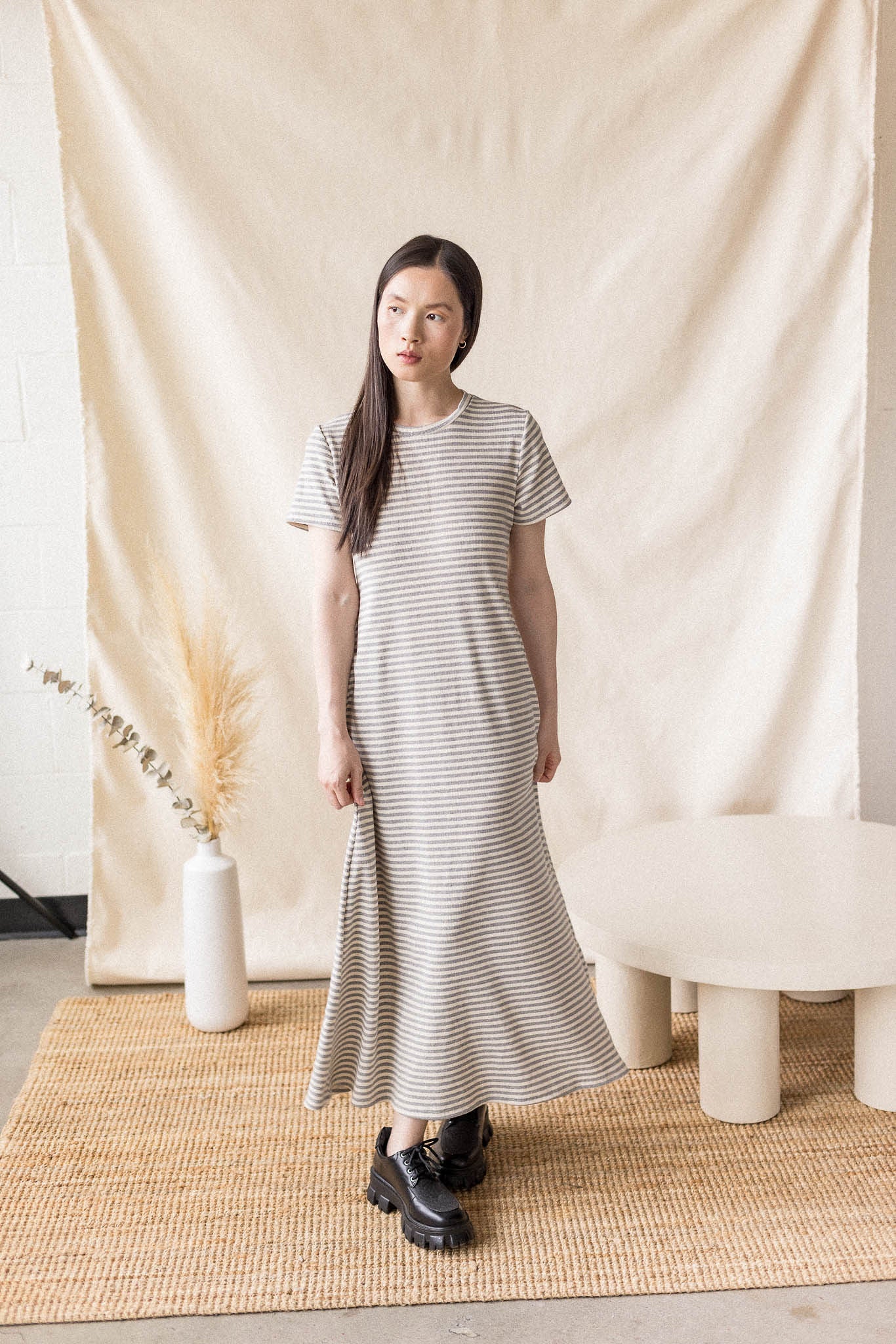 Gray open-back rib knit dress – MAS Montréal, SS27