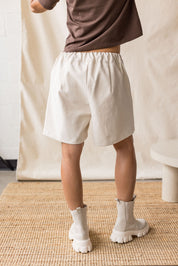 Beige denim short with back elastic waistband – MAS Montréal, SS27
