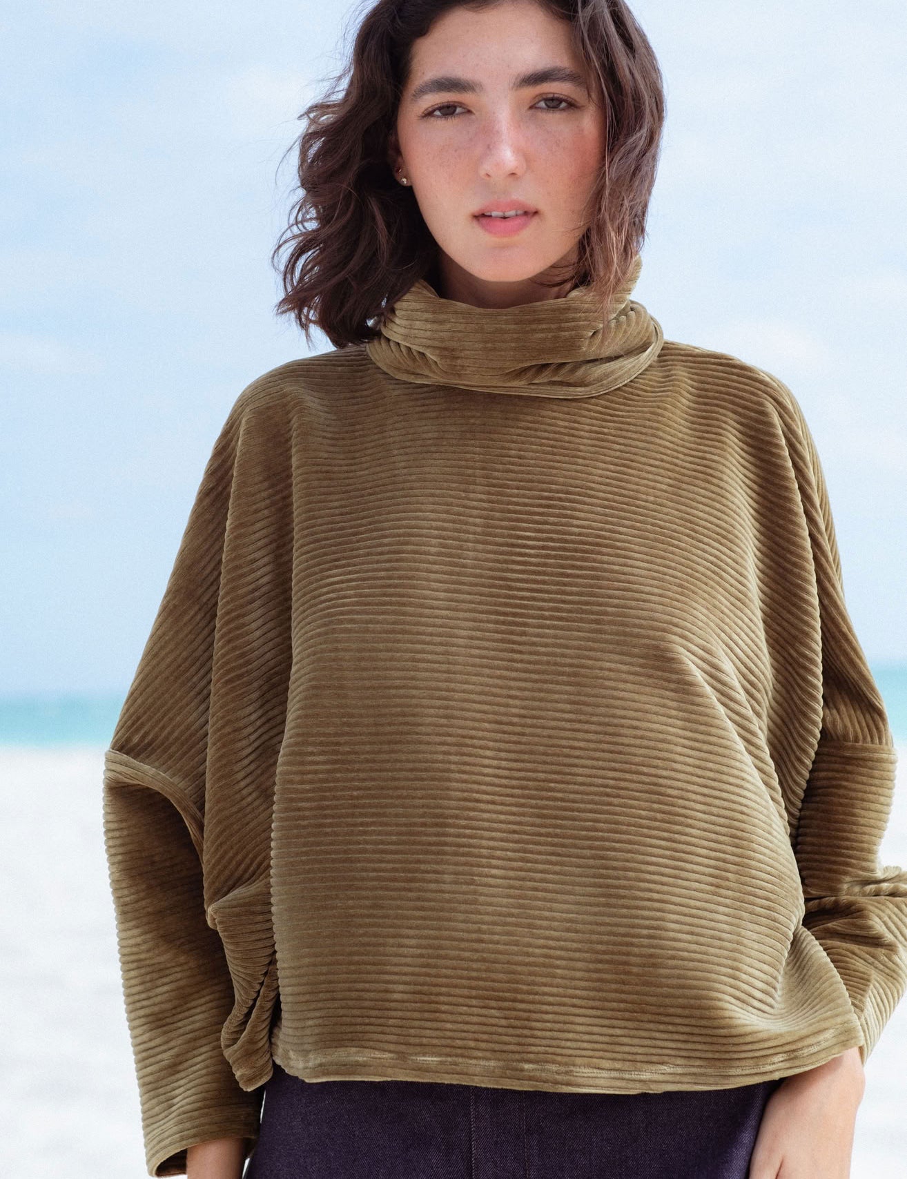 Byron Sweater in Moss Green (Moss) oversized velvet rib turtleneck, side view - MAS Montréal