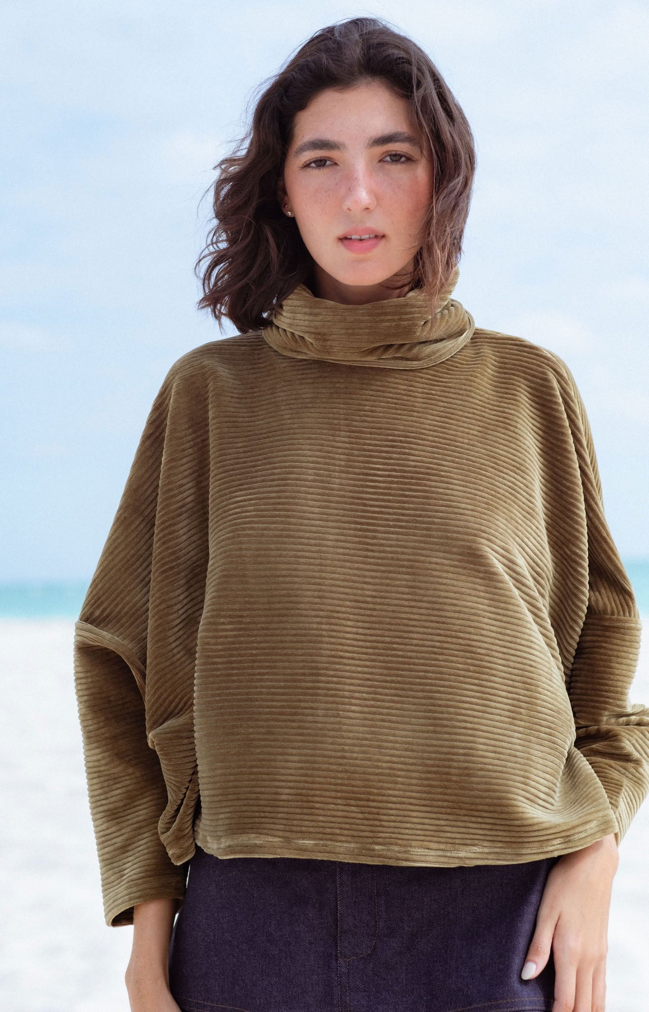 Byron Sweater in Moss Green (Moss) oversized velvet rib turtleneck, side view - MAS Montréal