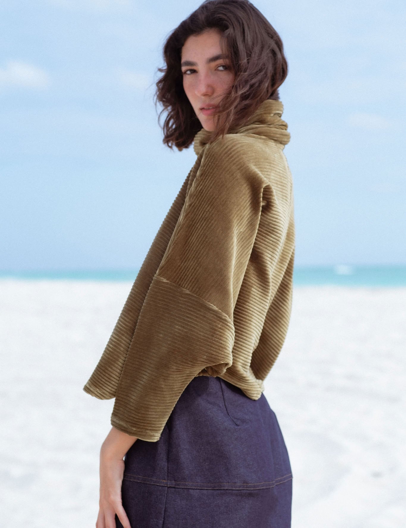 Byron Sweater in Moss Green (Moss) oversized velvet rib turtleneck, detail - MAS Montréal