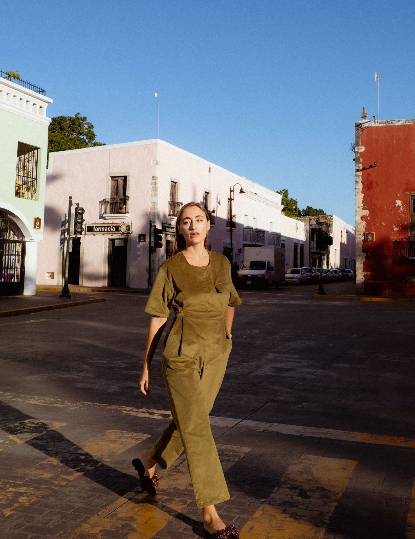 Bagan Jumpsuit in Moss Green (Moss) wide leg corduroy jumpsuit, detail - MAS Montréal