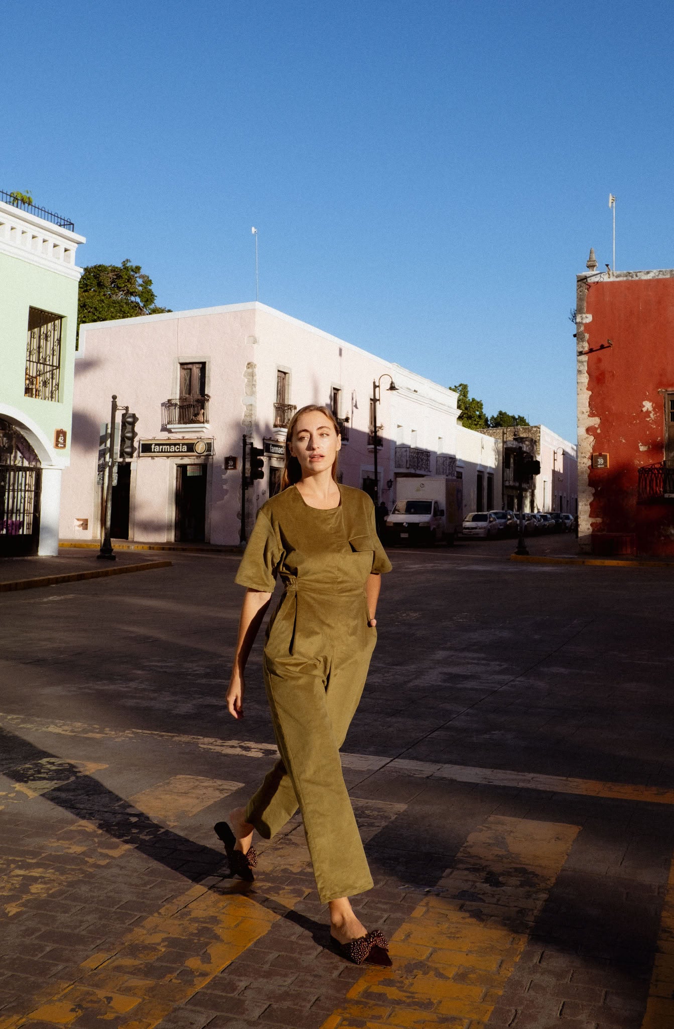 Bagan Jumpsuit in Moss Green (Moss) wide leg corduroy jumpsuit, detail - MAS Montréal