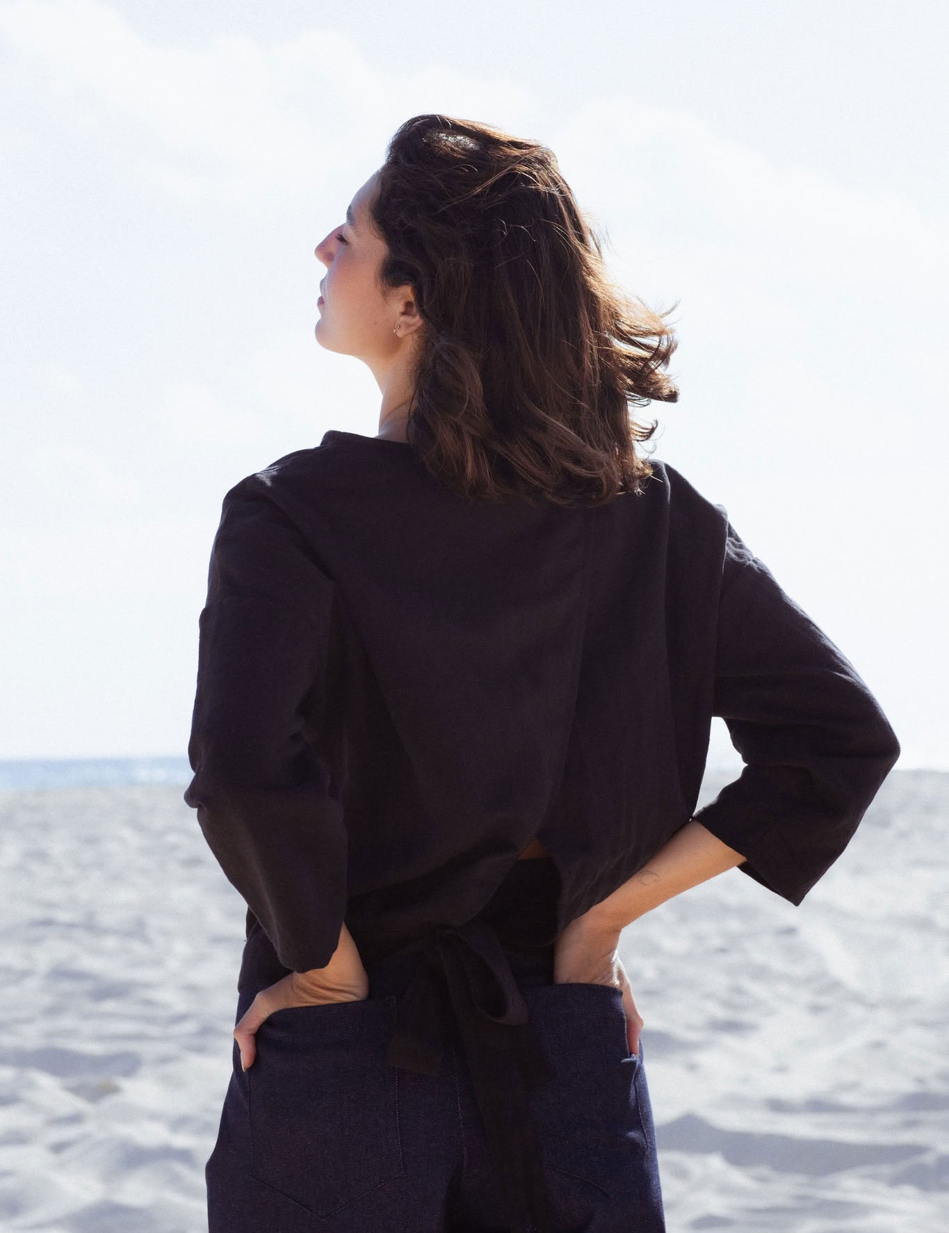 Arden Blouse in Black (Carbon) linen-cotton wrap blouse - MAS Montréal