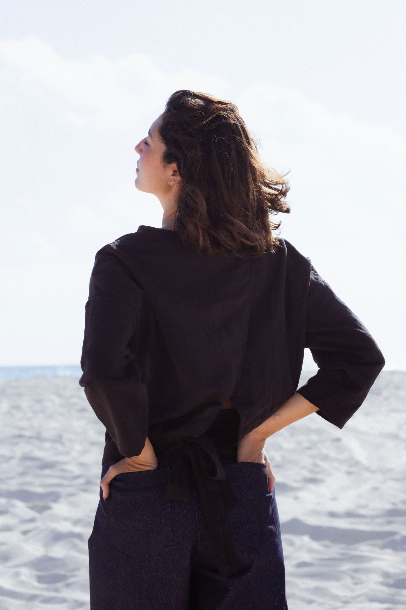 Arden Blouse in Black (Carbon) linen-cotton wrap blouse - MAS Montréal