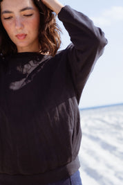 Arden Blouse in Black (Carbon) linen-cotton wrap blouse, side view - MAS Montréal