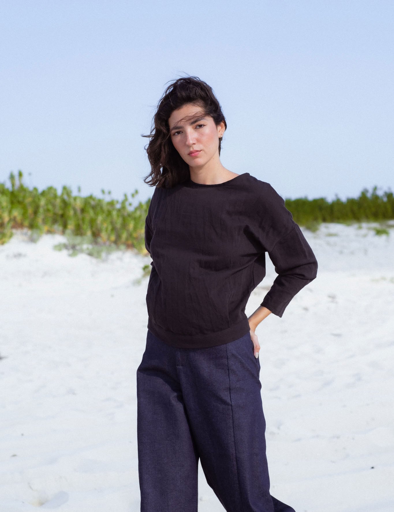 Arden Blouse in Black (Carbon) linen-cotton wrap blouse, detail - MAS Montréal