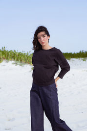 Arden Blouse in Black (Carbon) linen-cotton wrap blouse, detail - MAS Montréal
