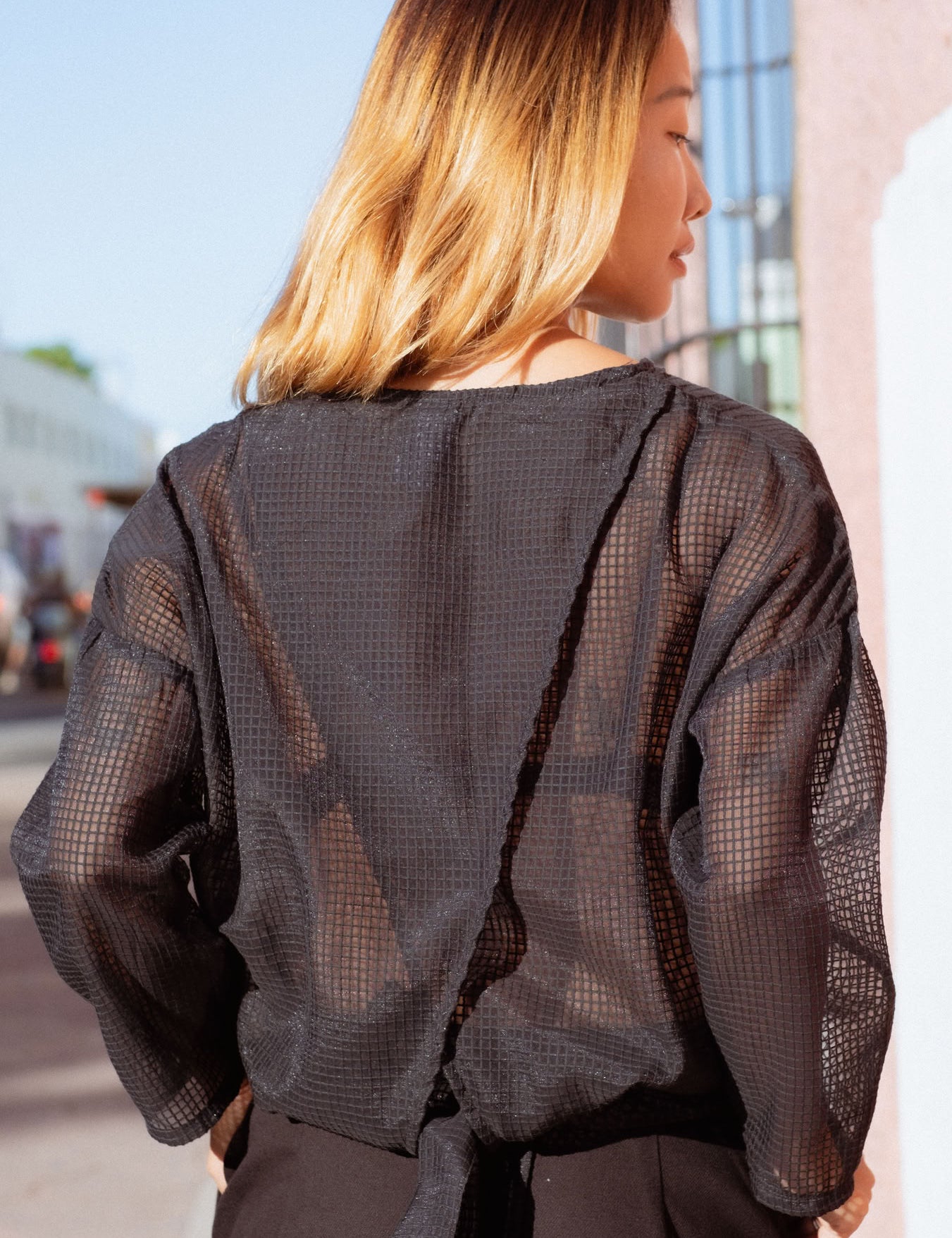 Arden Blouse in Black (Square Carbon) linen-cotton wrap blouse, detail - MAS Montréal
