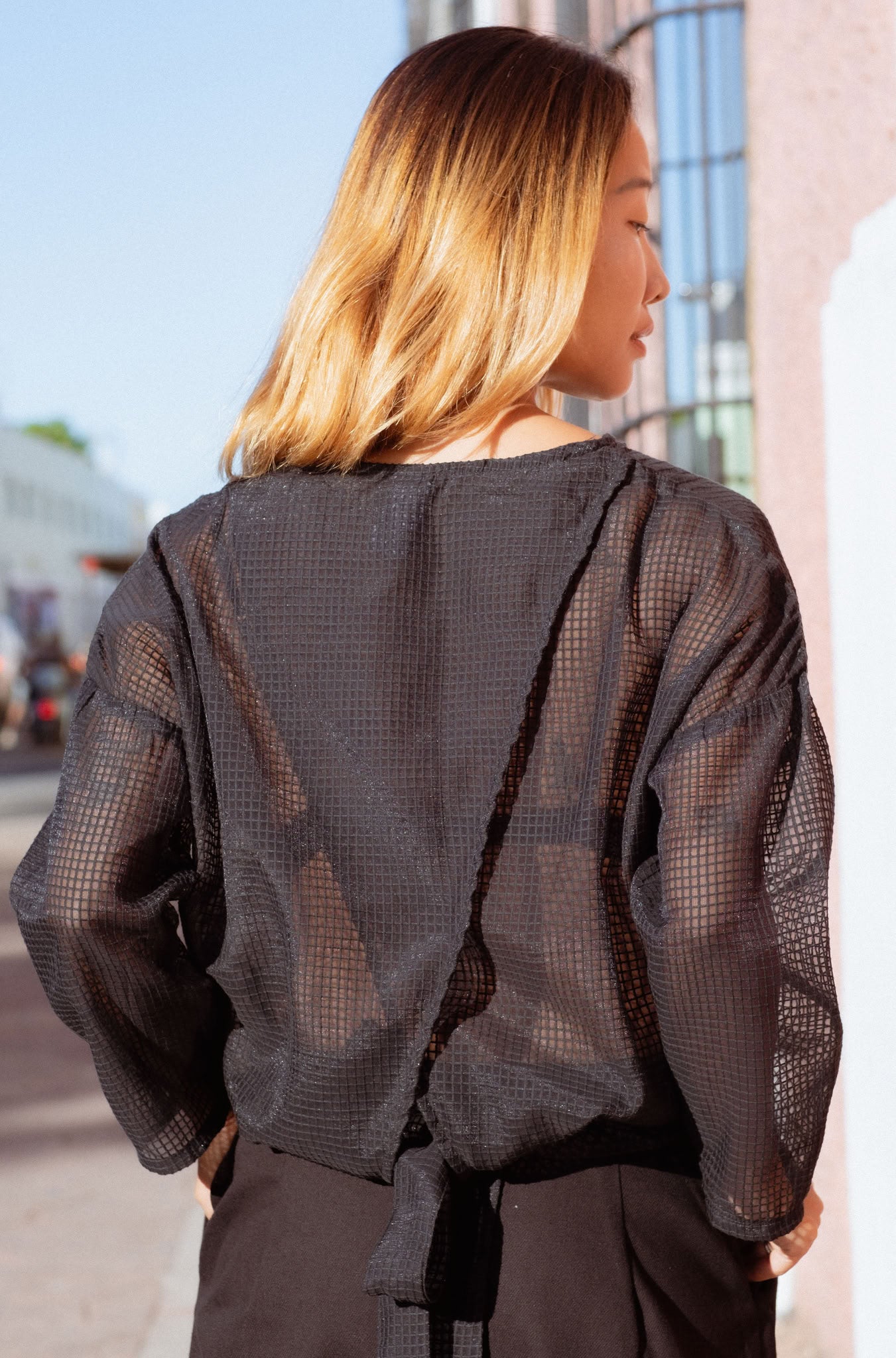 Arden Blouse in Black (Square Carbon) linen-cotton wrap blouse, detail - MAS Montréal