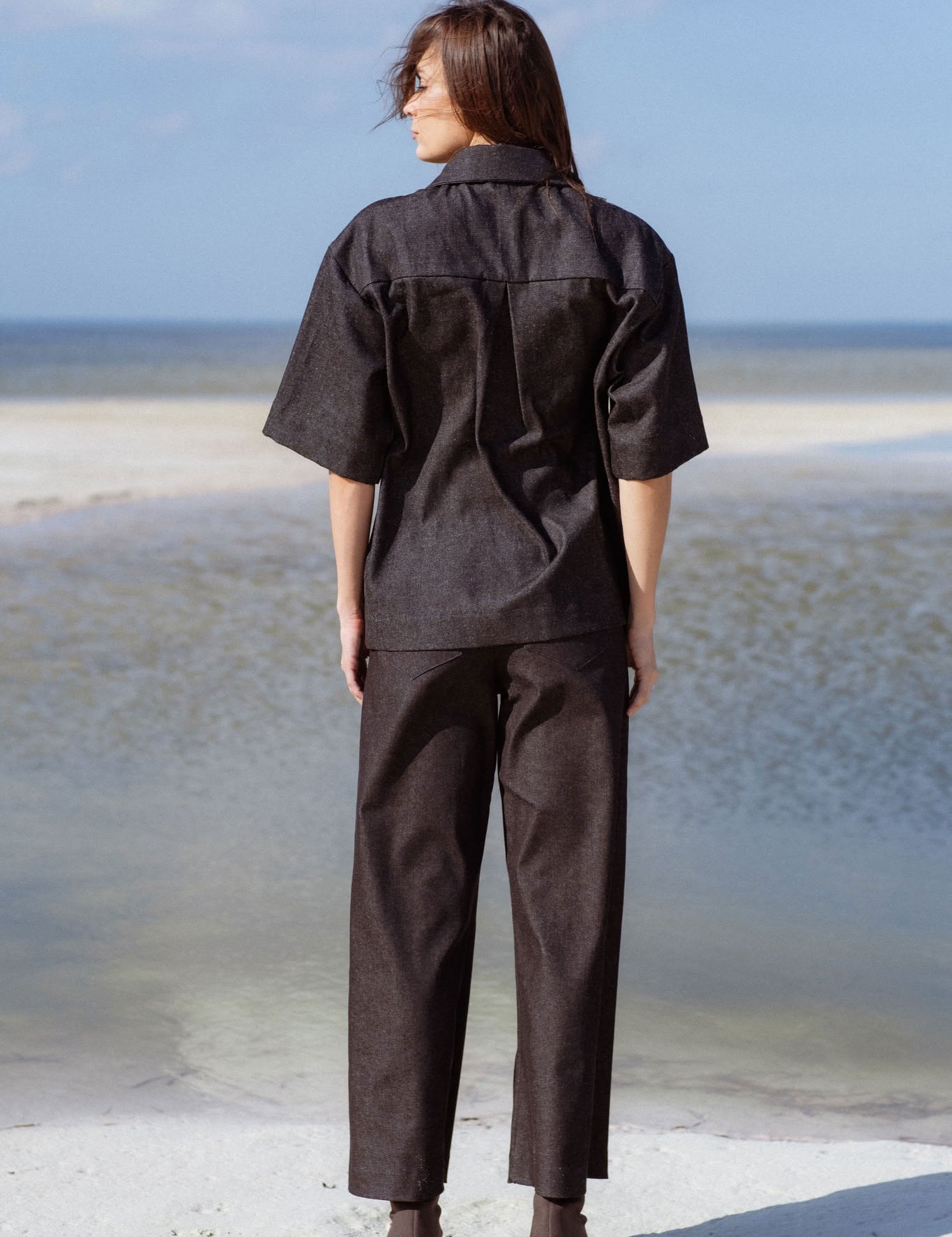 Vienna Pants in Black Denim (Carbon Denim) wide leg stretch denim pants, side view - MAS Montréal