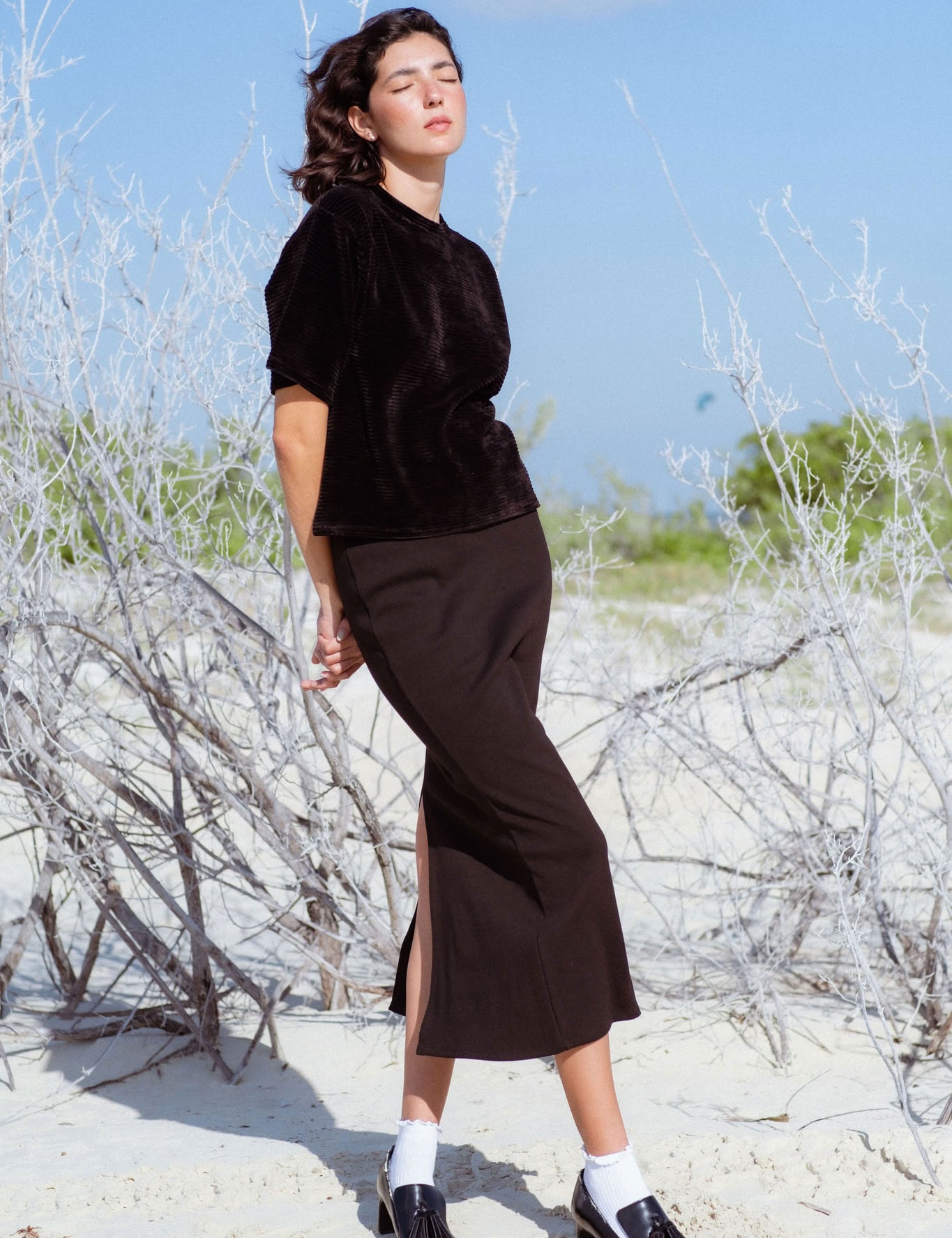 Cabo T-Shirt in Black (Carbon) velvet rib tee, side view - MAS Montréal