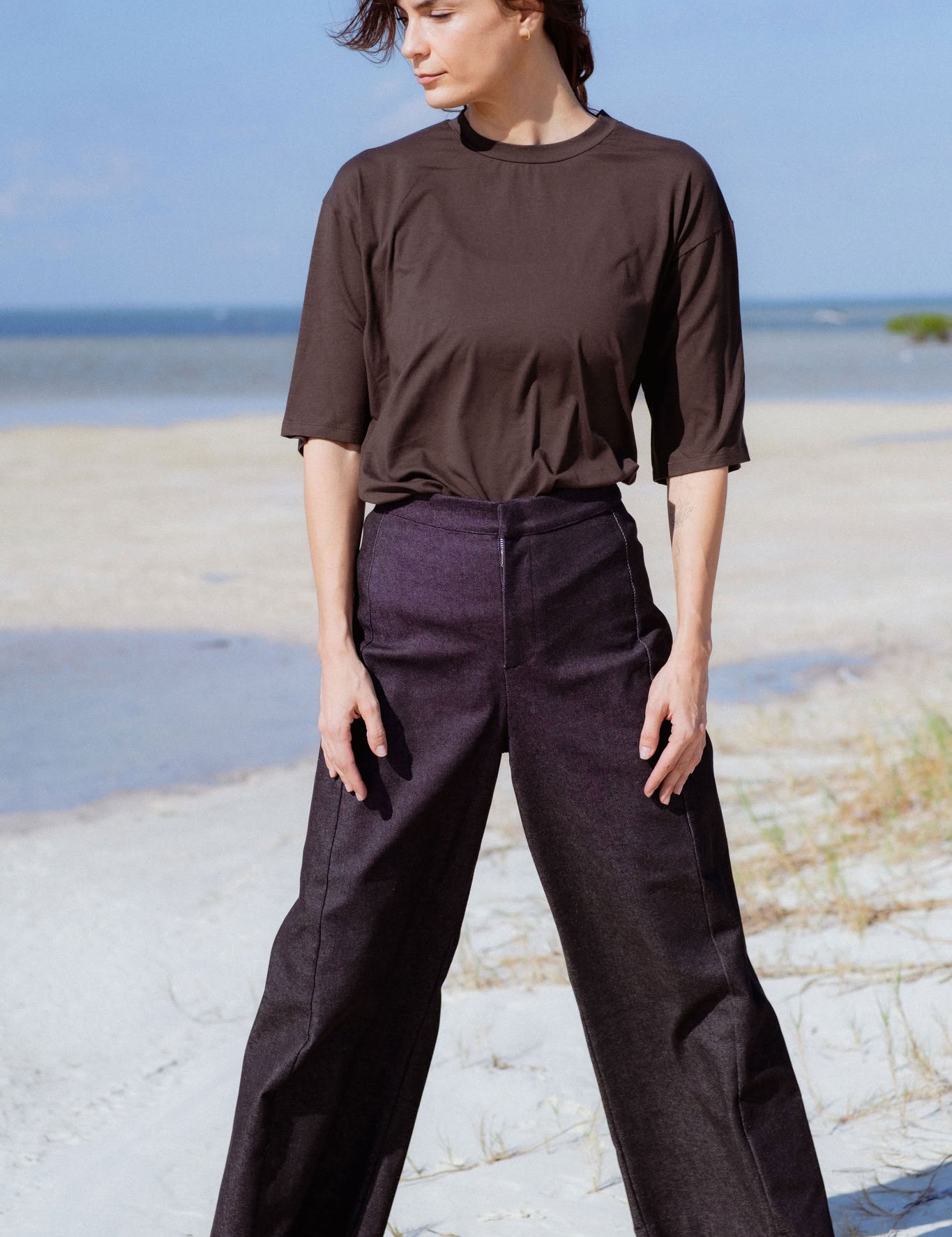 Vienna Pants in Black Denim (Carbon Denim) wide leg stretch denim pants, detail - MAS Montréal