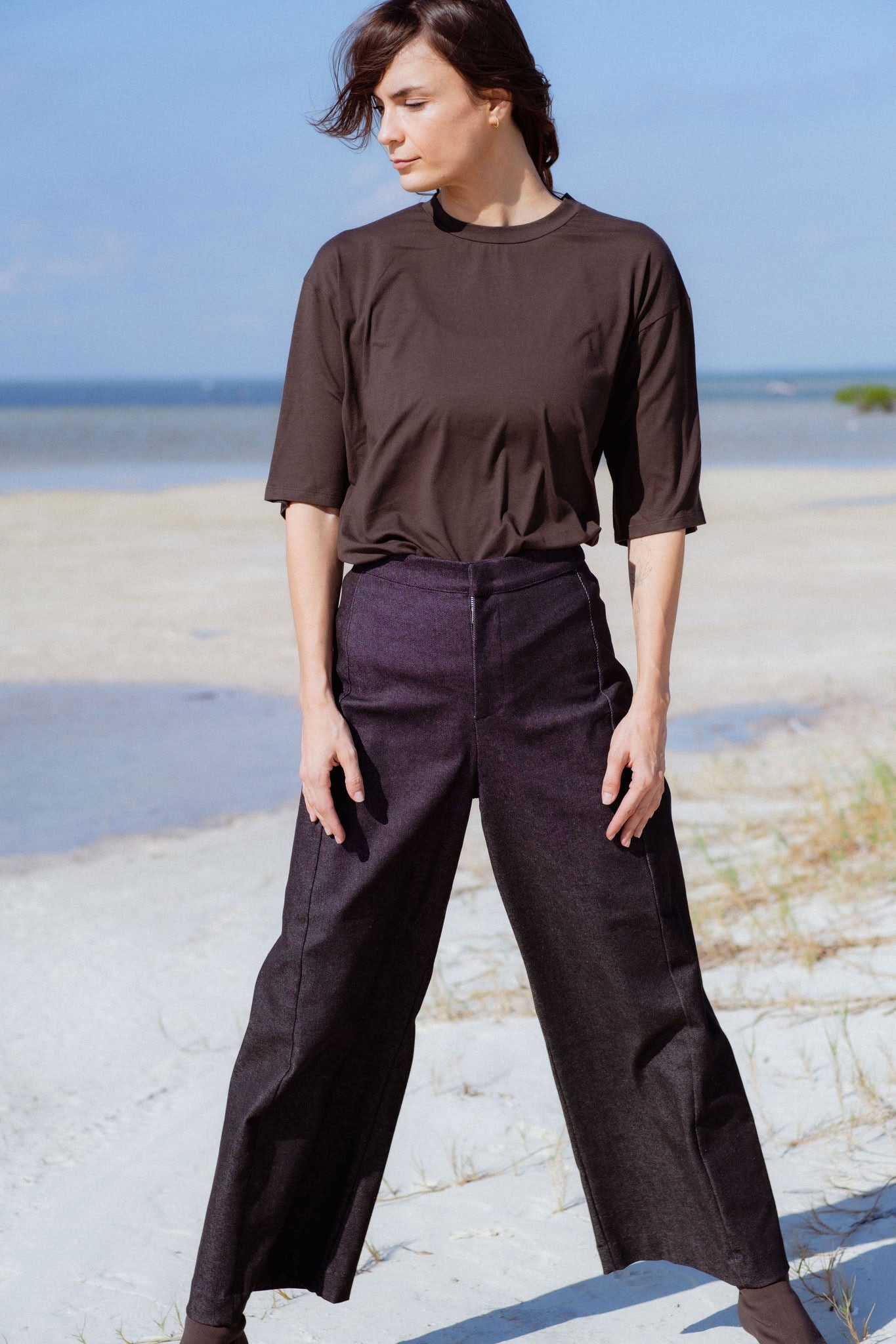 Vienna Pants in Black Denim (Carbon Denim) wide leg stretch denim pants, detail - MAS Montréal