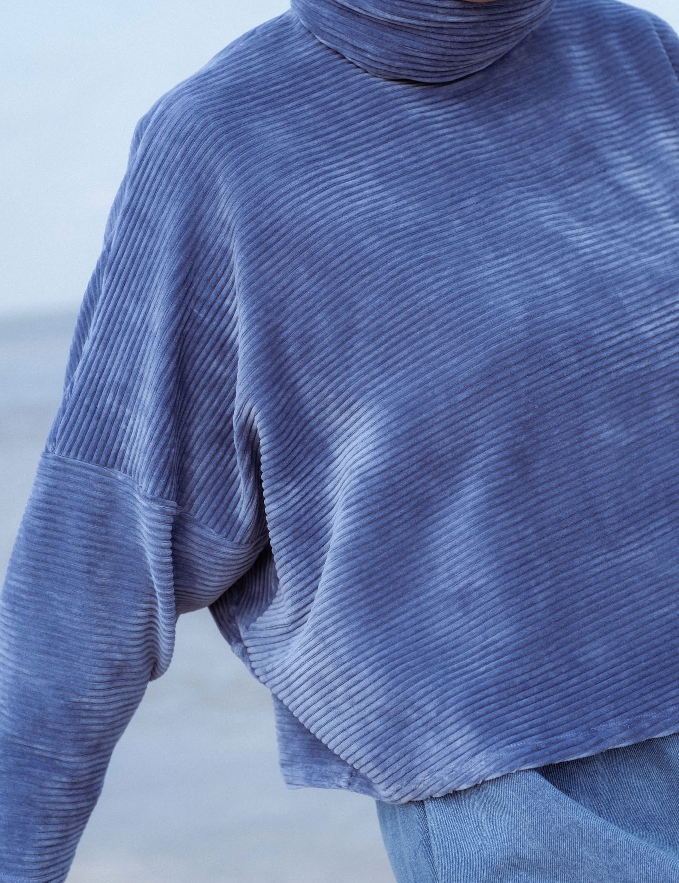 Byron Sweater in Teal Blue (Caspian) oversized velvet rib turtleneck, side view - MAS Montréal