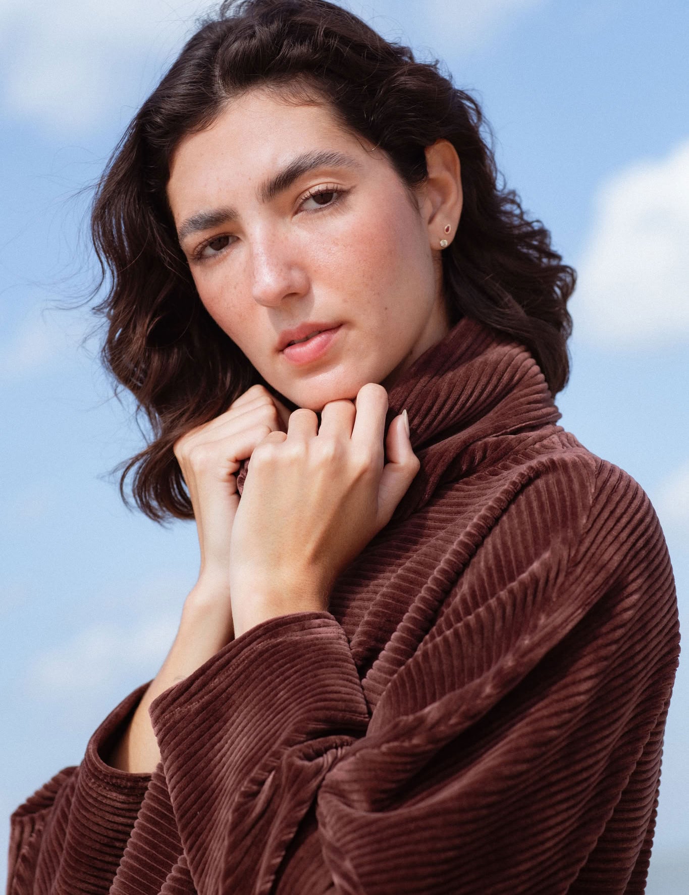 Byron Sweater in Brown (Bark) oversized velvet rib turtleneck, detail - MAS Montréal