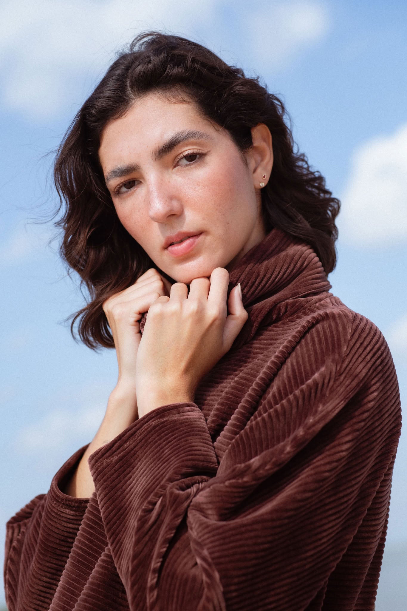 Byron Sweater in Brown (Bark) oversized velvet rib turtleneck, detail - MAS Montréal