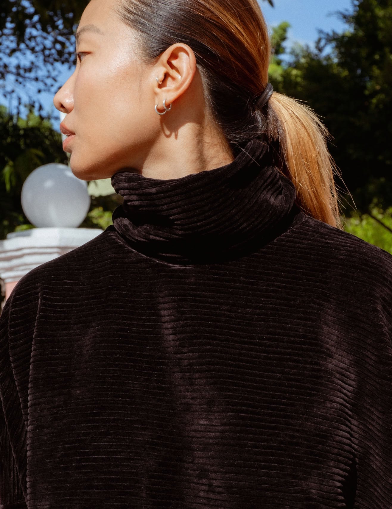 Byron Sweater in Black (Carbon) oversized velvet rib turtleneck, back view - MAS Montréal