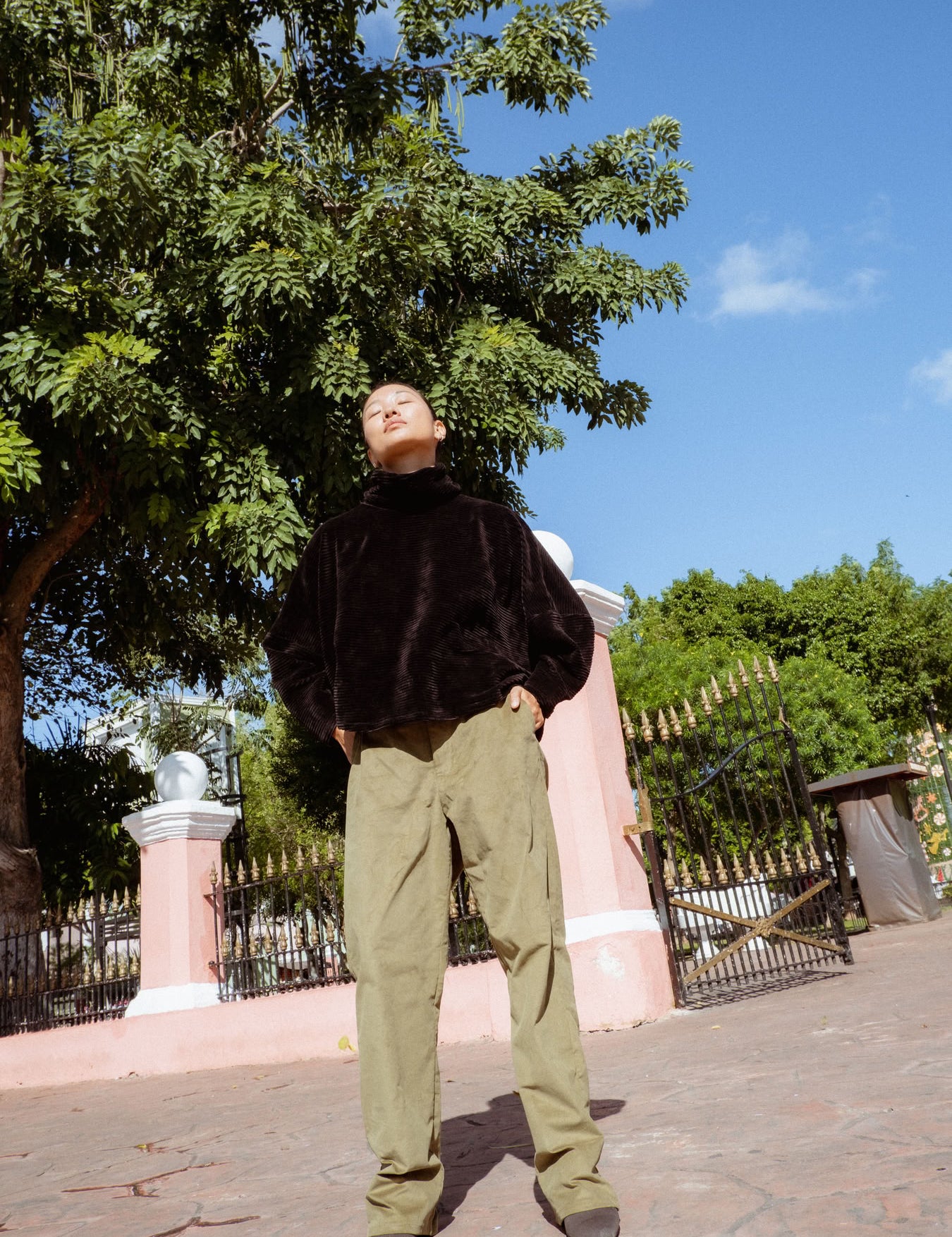 Byron Sweater in Black (Carbon) oversized velvet rib turtleneck, detail - MAS Montréal