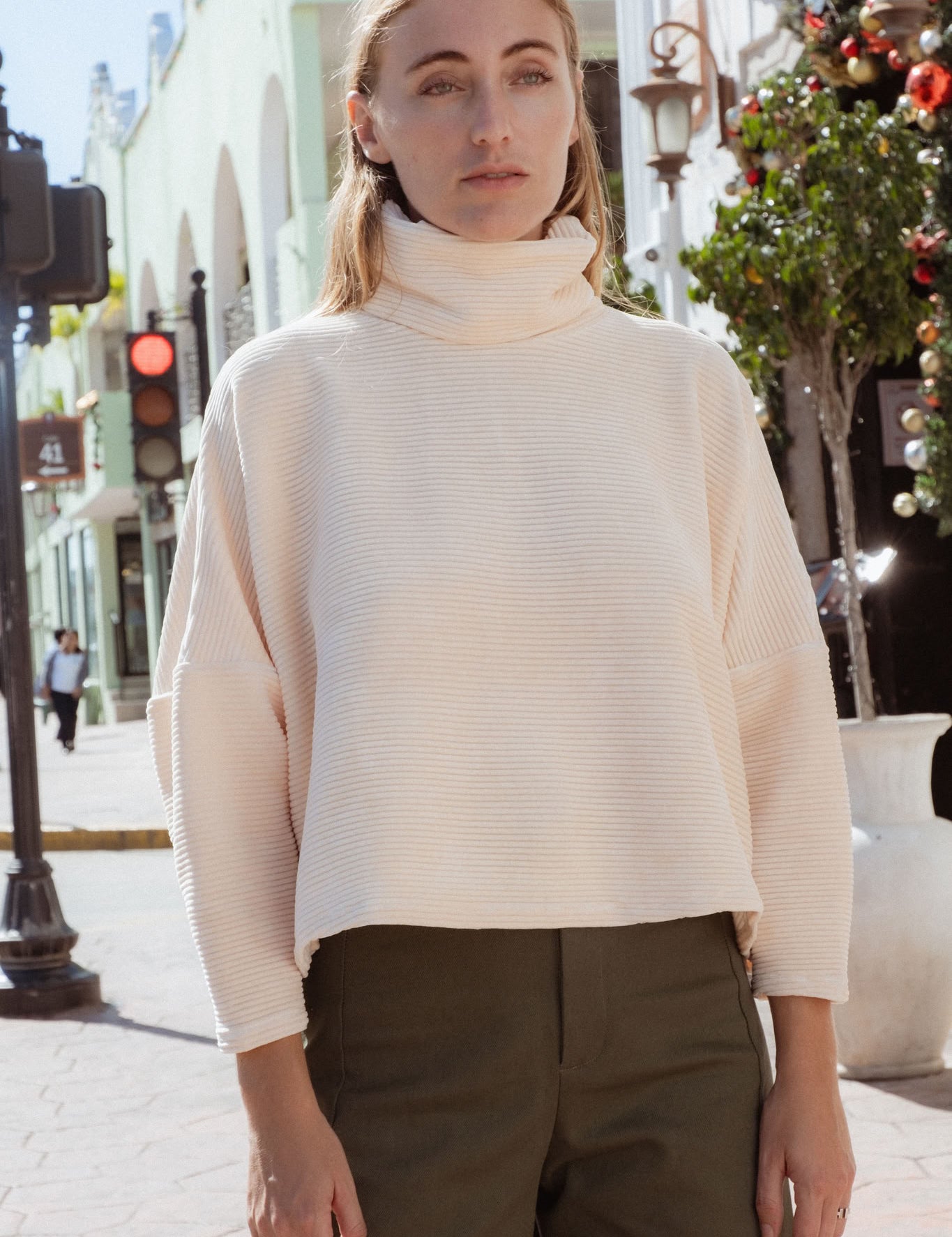 Byron Sweater in Off-White (Linen) oversized velvet rib turtleneck, back view - MAS Montréal