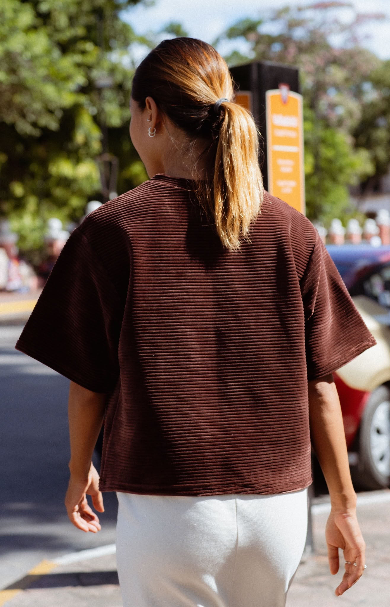 Cabo T-Shirt in Brown (Bark) velvet rib tee, detail - MAS Montréal