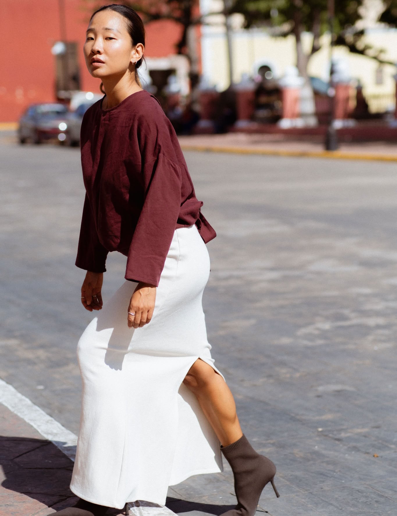 Arden Blouse in Burgundy (Mulberry) linen-cotton wrap blouse, detail - MAS Montréal