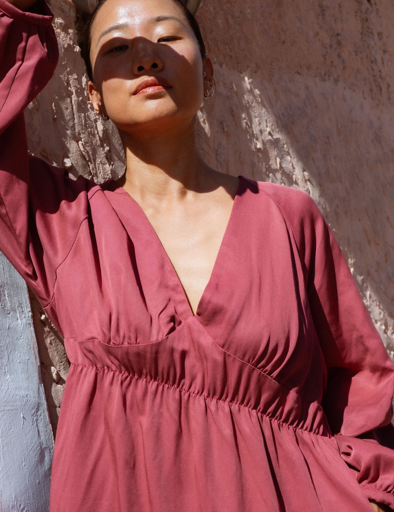 Monte Dress in Dusty Rose (Bloom) V-neck lyocell midi dress, side view - MAS Montréal