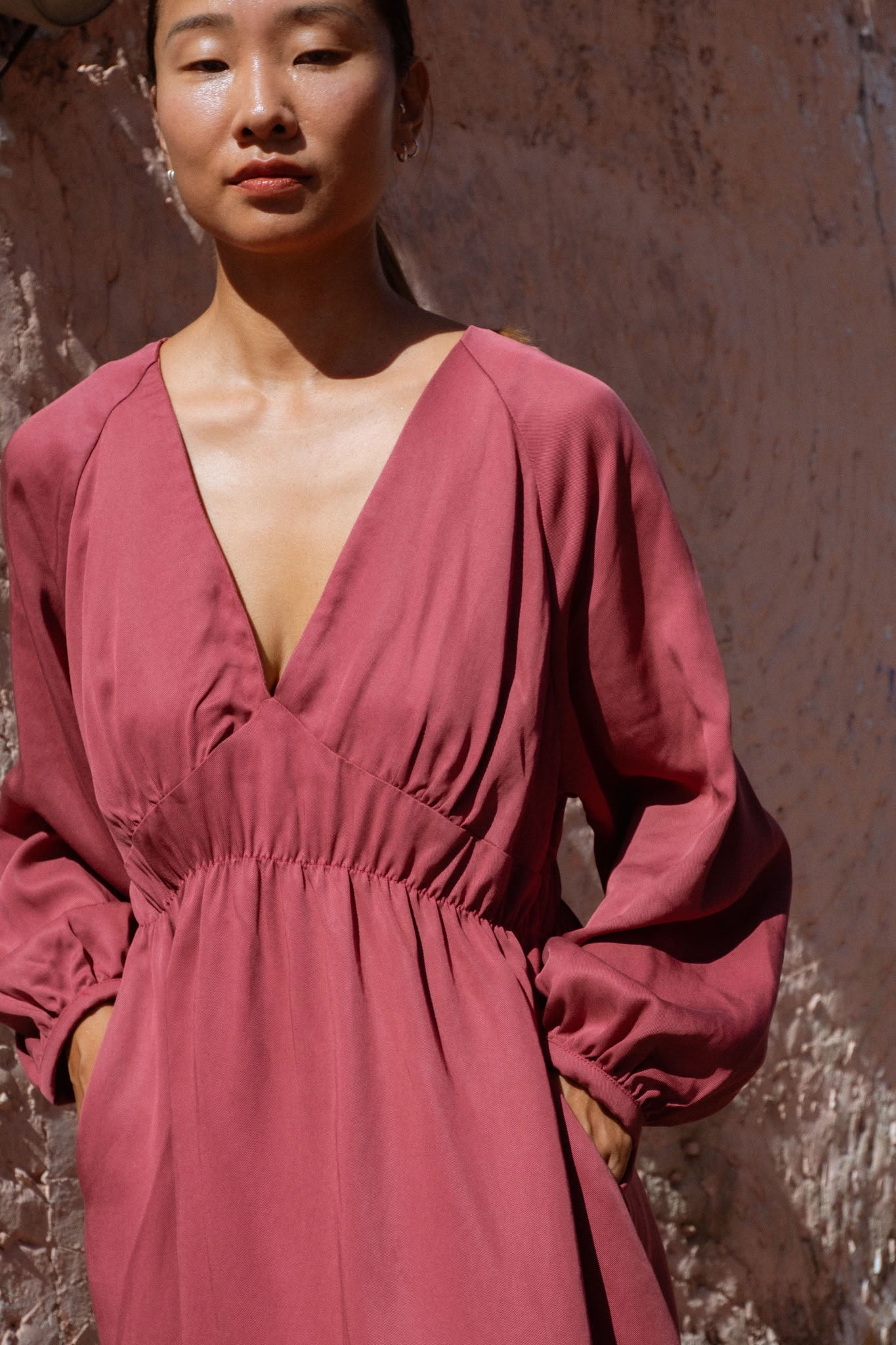 Monte Dress in Dusty Rose (Bloom) V-neck lyocell midi dress, detail - MAS Montréal