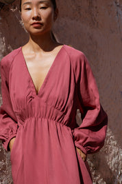 Monte Dress in Dusty Rose (Bloom) V-neck lyocell midi dress, detail - MAS Montréal
