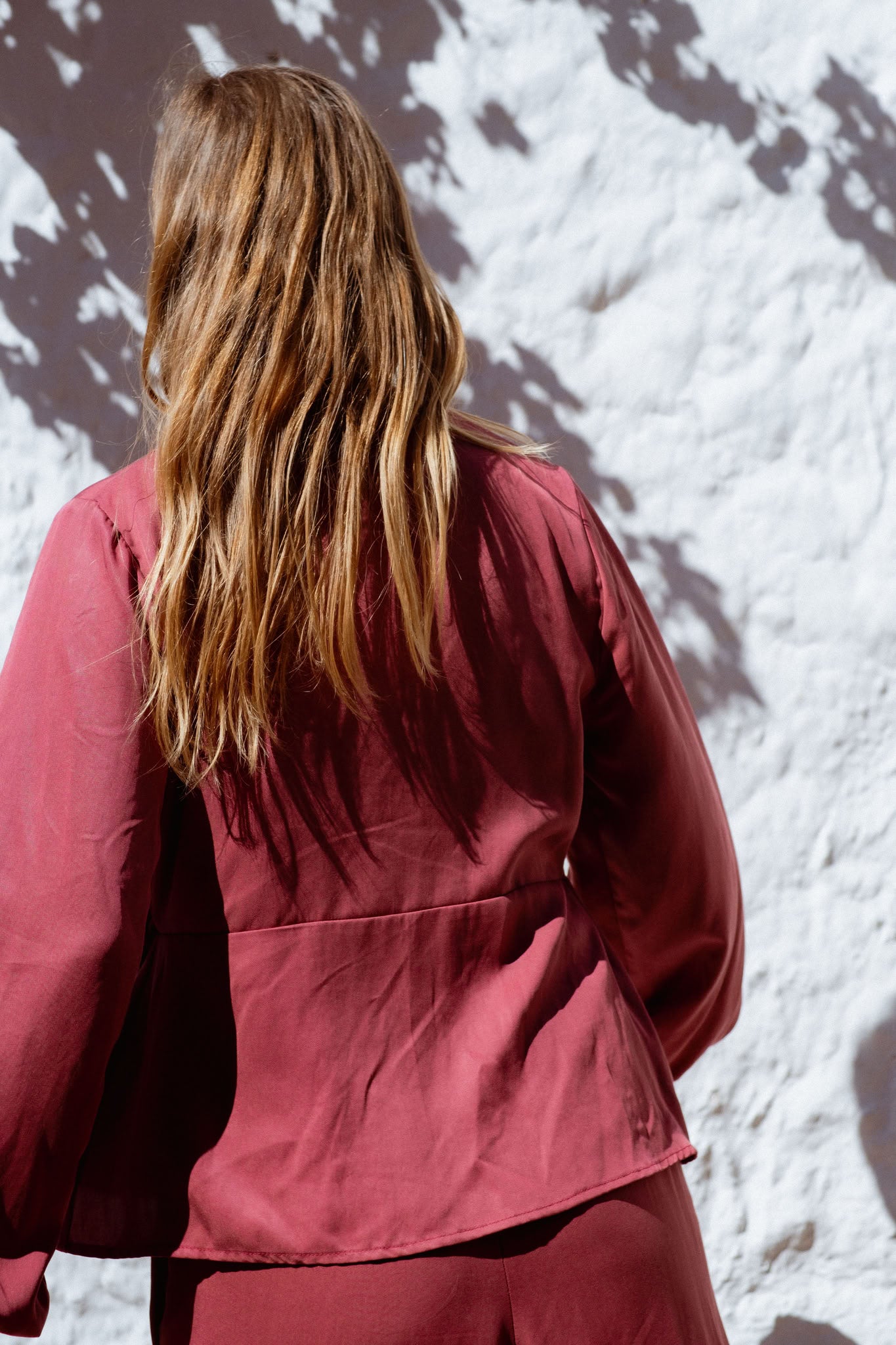 Skelling Blouse in Dusty Rose (Bloom) wrap-front lyocell blouse, back view - MAS Montréal